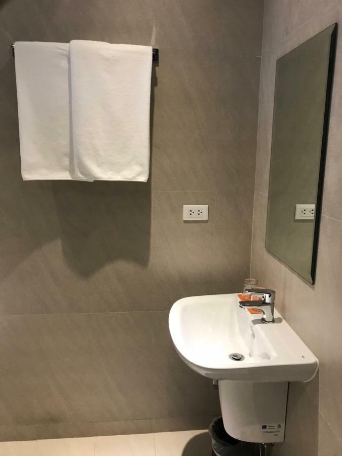 Maxx Hotel Ortigas Pasig City Esterno foto